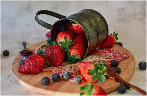 strawberries-blueberries-fruits-6062497